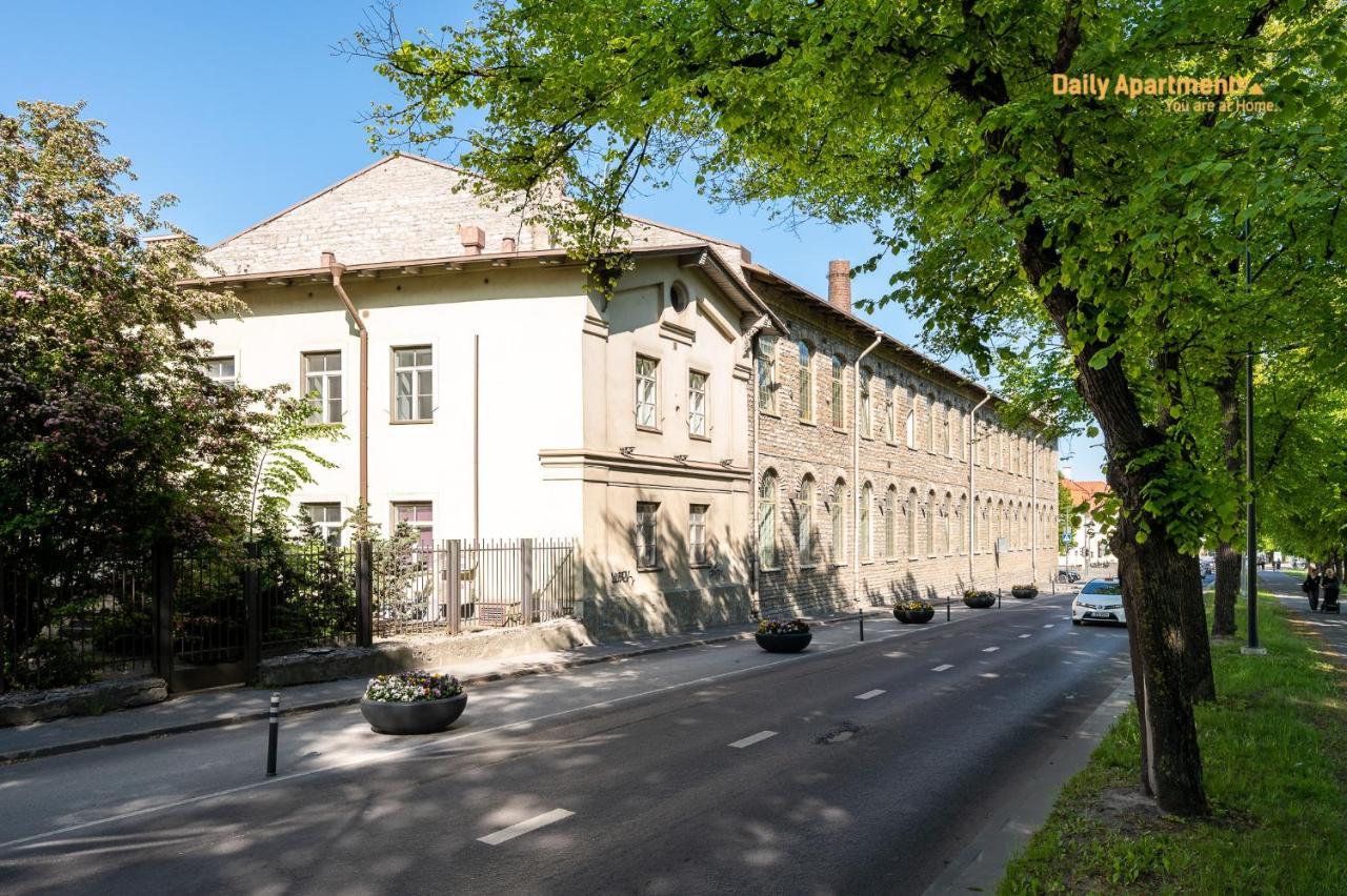 Daily Apartments - Duplex Apartment Tallinn Bagian luar foto